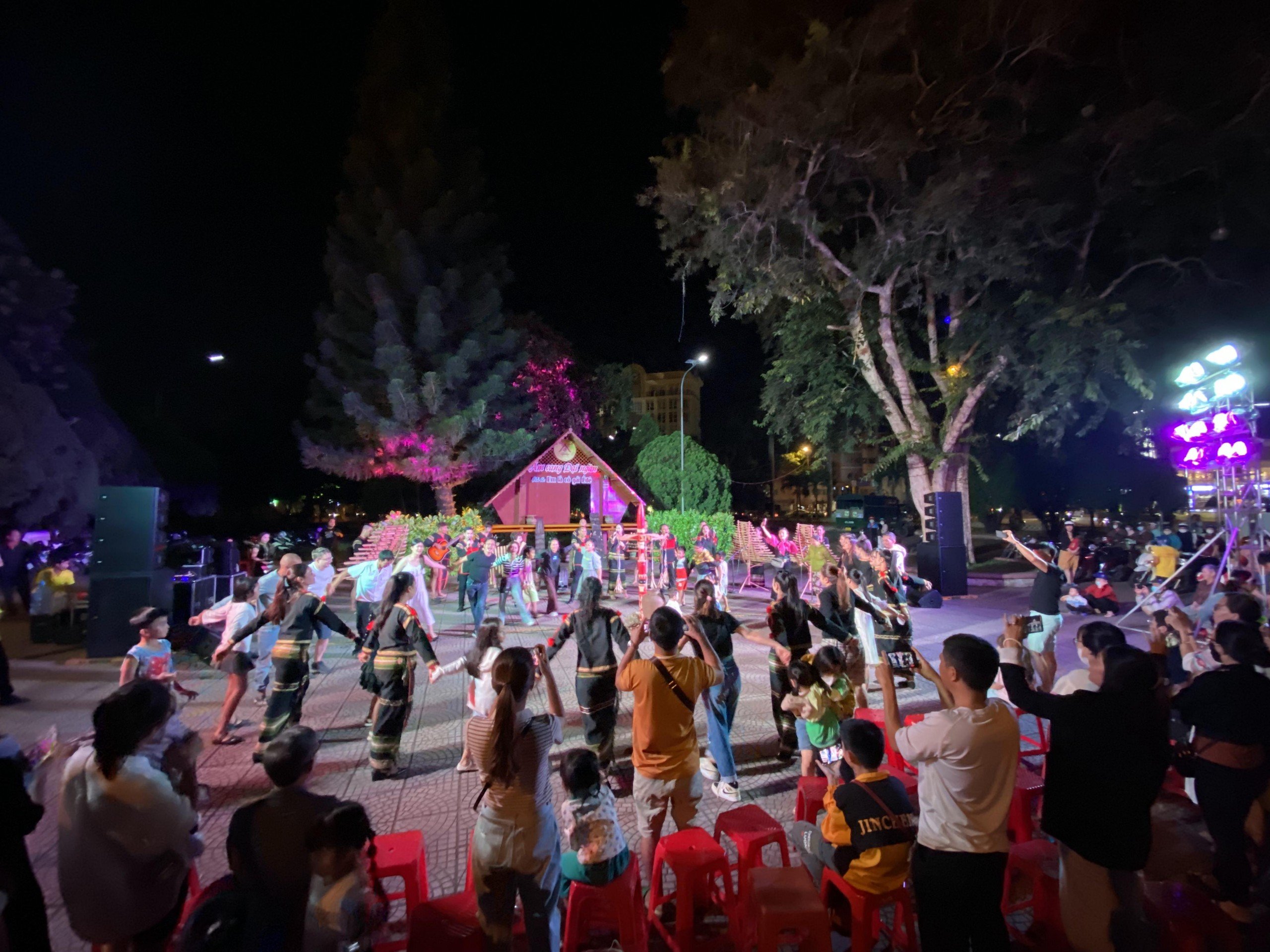 Chương trình biểu diễn Văn hóa Cồng chiêng phục vụ Nhân dân và du khách